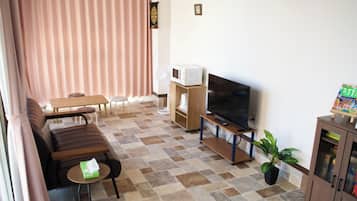 Una televisión de pantalla plana