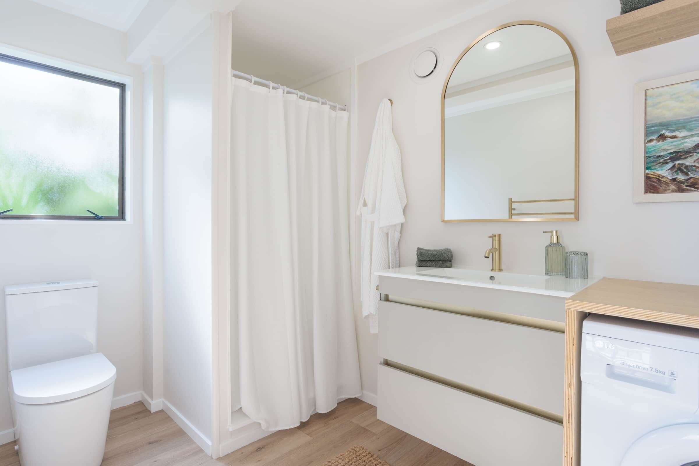 吹风机、毛巾、肥皂、洗发水