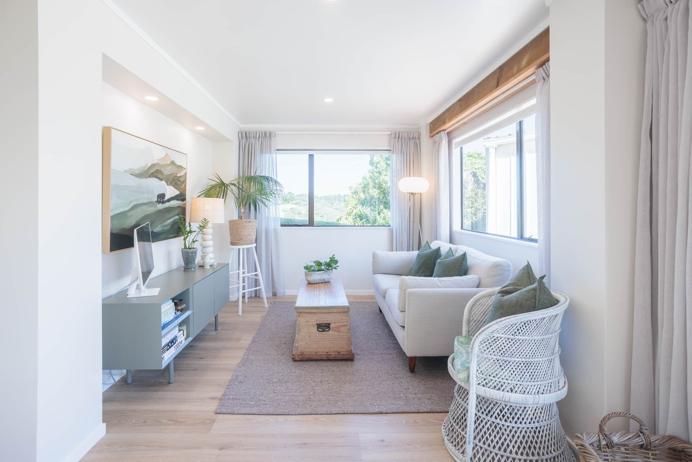 تلفزيون ذكي، كُتُب، شاشة كمبيوتر، طابعة