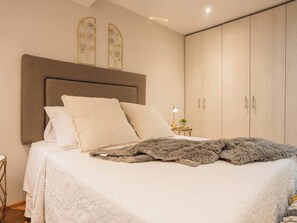 2 chambres, fer et planche à repasser, Wi-Fi, draps fournis