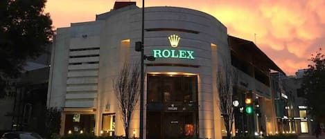 المنشأة من الخارج