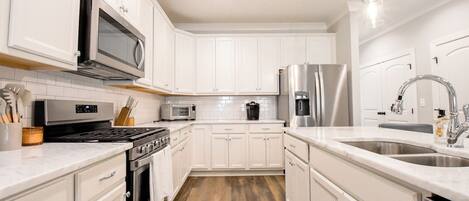 Køleskab, mikrobølgeovn, ovn, opvaskemaskine