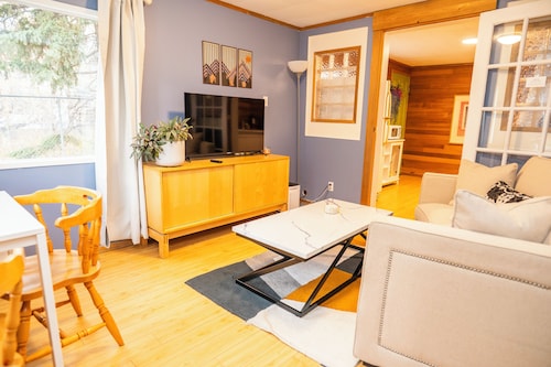 3 Bedroom Gardenside Downtown Home