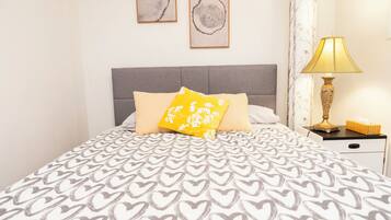3 bedrooms, travel crib, free WiFi, bed sheets