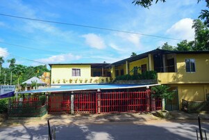 Fachada da propriedade
