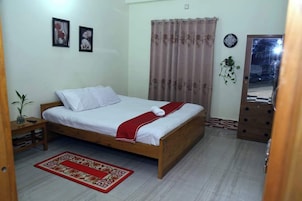 Quarto casal luxo, sacada, vista para o jardim | Wi-Fi de cortesia