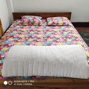 Quarto casal luxo, sacada, vista para o jardim | Wi-Fi de cortesia
