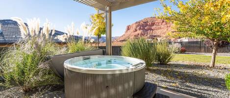 مغطس سبا خارجي