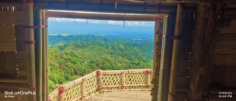Quarto casal luxo, vista para a colina | Banheiro | Banheira, produtos de toalete grátis, toalhas de banho, sabonete