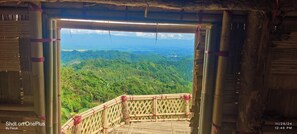 Deluxe Double Room, Hill View | Bathroom | Bathtub, free toiletries, towels, soap - Mirinja Valley Megh Machang Resort (Lama)