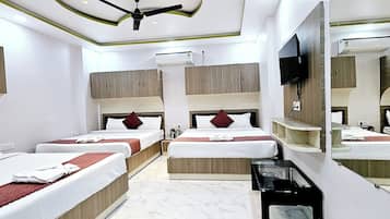 Family Double Room, Air conditioning | Hypo-allergenic bedding, free WiFi