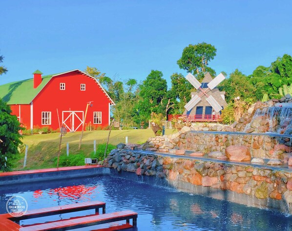 Exterior - Strawberry Guyabano Farm (Tupi)