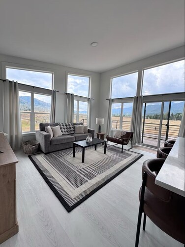 Welcome to the MbarM Ranch! Enjoy our Mountain View’s in this quaint valley