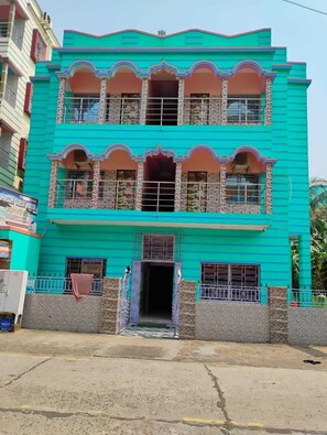 Front of property - Masum Guest House (Digha)