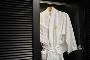 Designer toiletries, bathrobes, slippers, bidet - DeLaMont Sapa Hotel (Sa Pa)