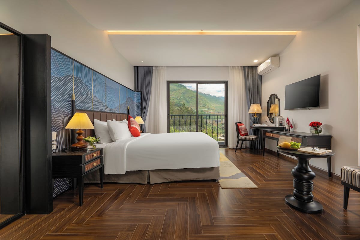 Premier Double Room, Balcony, Mountain View | Premium bedding, pillowtop beds, in-room safe, blackout drapes
