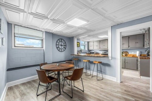 Private Loft in Downtown Elkin Near Vineyards!