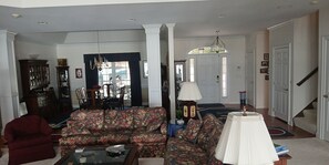 TV, fireplace - 4-bed,elevator, lakefront home, hottub, billards, fitness room, bidet, hill tram (Seneca)