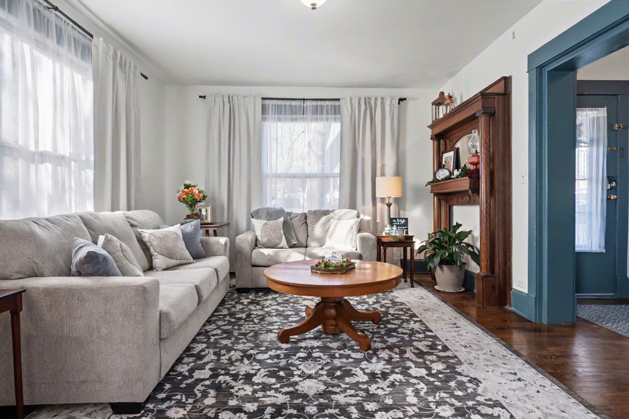 Smart TV, books, stereo