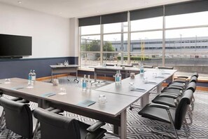 Unclassified image, 3 of 23, button - Sofitel London Gatwick (Horley)