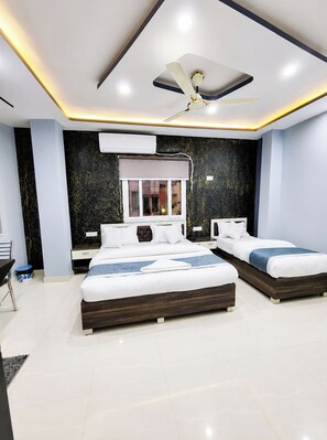 Hypo-allergenic bedding, desk, soundproofing, free WiFi - Hotel Kashi Heaven Premium Varanasi  (Varanasi)