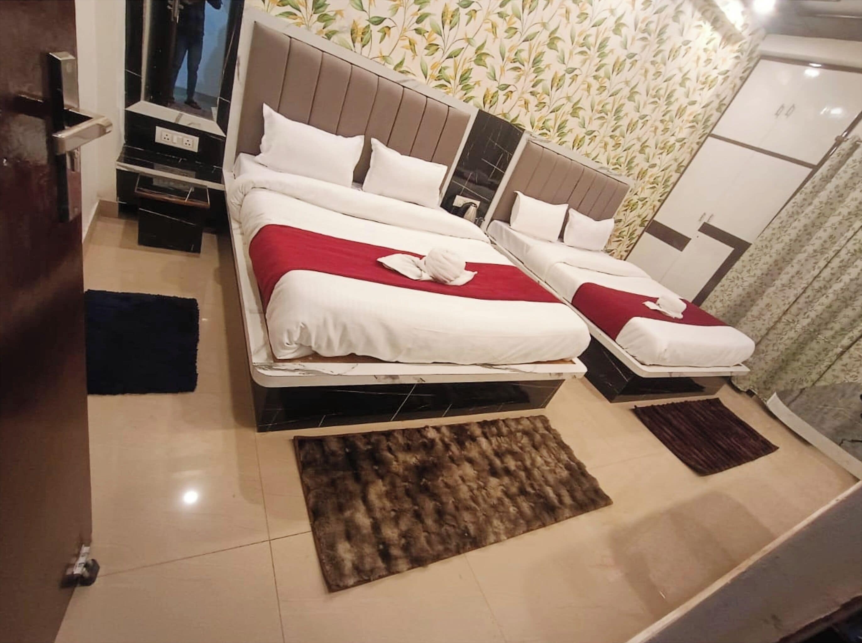 Familie tweepersoonskamer, airconditioning | Hypoallergeen beddengoed, een bureau, geluiddichte muren, gratis wifi