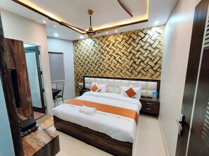 Deluxe Double Room, Air conditioning | Hypo-allergenic bedding, desk, soundproofing, free WiFi - Hotel Kashi Heaven Premium Varanasi  (Varanasi)