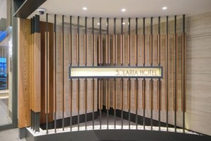A reception area with a sign for Solaria Hotel, featuring vertical wooden slats and a modern design. - Solaria Nishitetsu Hotel Seoul Myeongdong (Seoul)