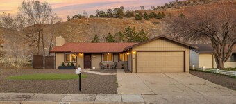 Spacious 4-bedroom family and pet-friendly house in tranquil Flagstaff, Arizona.