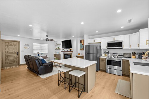 Spacious 4-bedroom family and pet-friendly house in tranquil Flagstaff, Arizona.