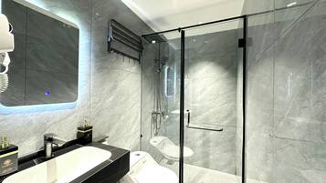 Deluxe Double Room | Bathroom | Shower, free toiletries, hair dryer, slippers