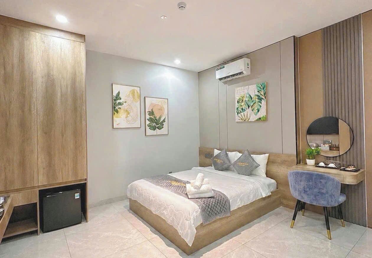 In-room safe, individually decorated, individually furnished, desk