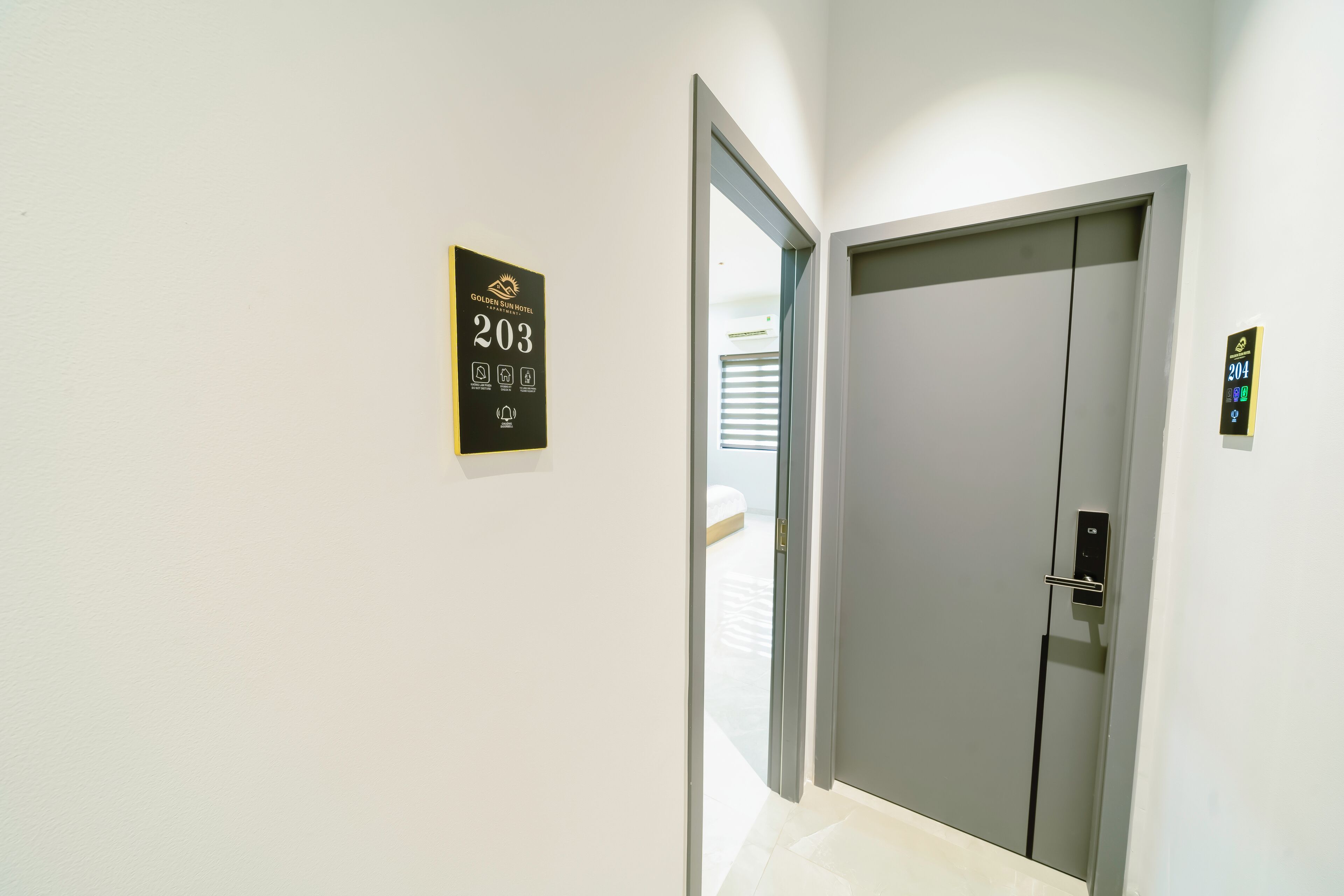 Caja de seguridad en la habitación y decoración personalizada 