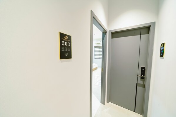 Deluxe Double or Twin Room, Multiple Beds, City View - Golden Sun Hotel 6 (Ho Chi Minh)