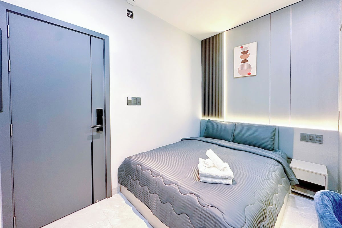 Quarto casal luxo, 1 cama King | Cofres nos quartos, escrivaninha, espaço de trabalho para notebook
