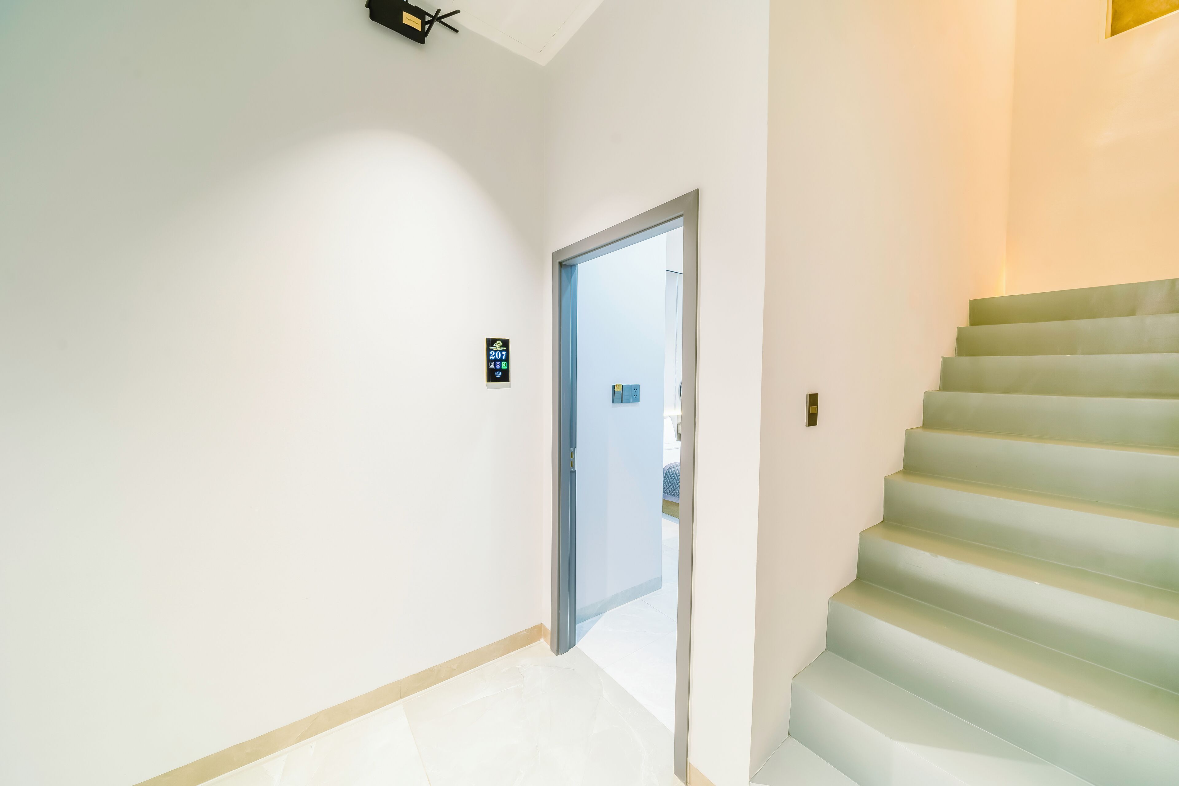 Caja de seguridad en la habitación y decoración personalizada 