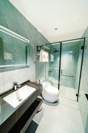 Deluxe Double Room, 1 King Bed, Annex Building | Bathroom | Shower, free toiletries, hair dryer, slippers