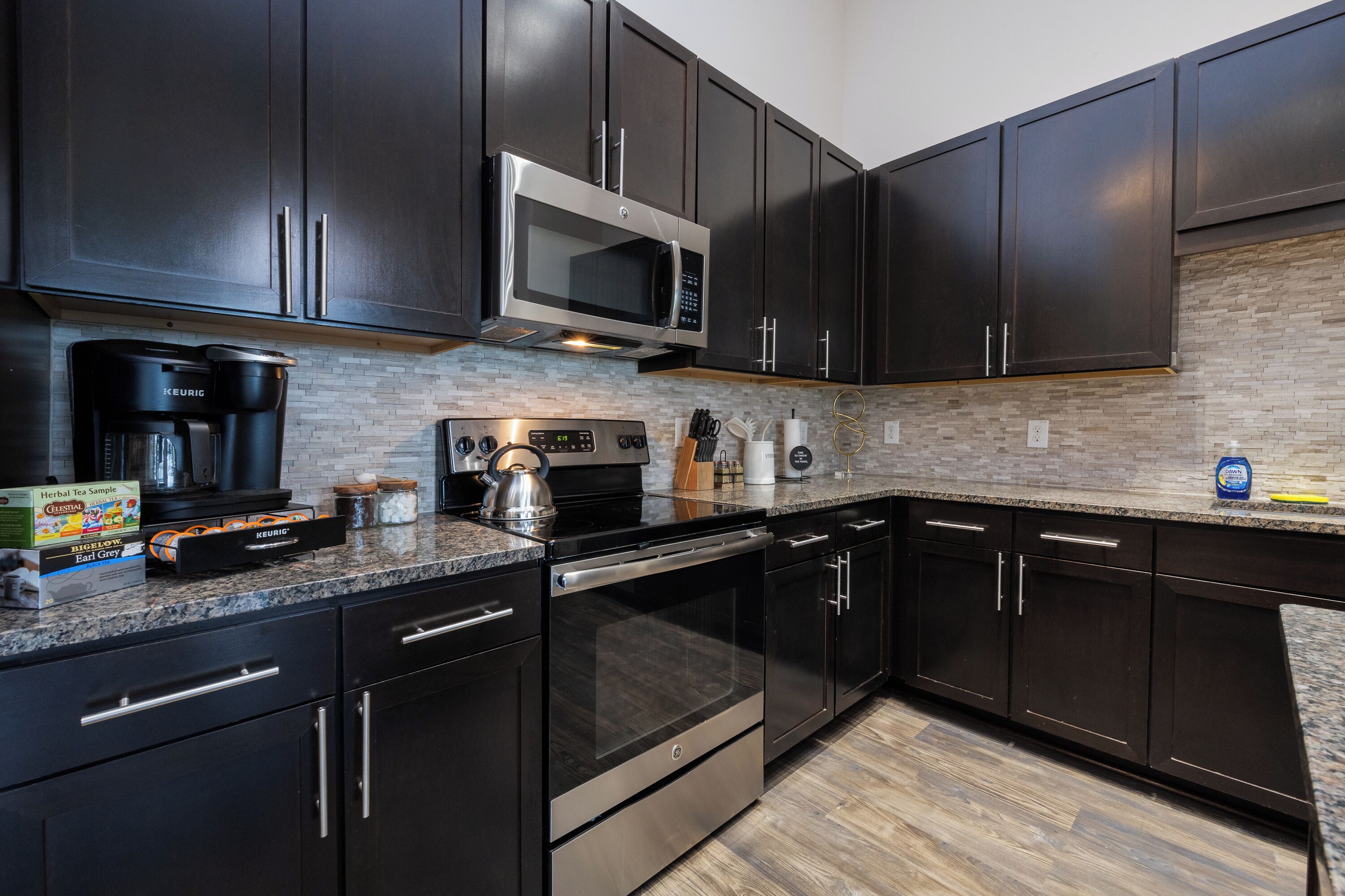 Mikrowelle, Ofen, Herdplatte, Geschirrspüler