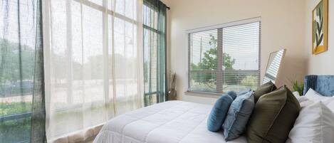 2 soverom, strykejern/-brett, internettilgang og sengetøy