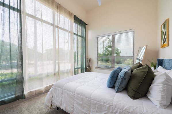 2 bedrooms, iron/ironing board, internet, bed sheets