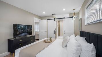 3 bedrooms, iron/ironing board, travel crib, free WiFi