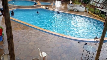 室外游泳池