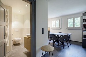 Shower, hair dryer, towels, soap - Stylish vacation apartment in Germany's highest railroad station - opening 2025 (Feldberg (Schwarzwald))
