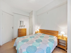 2 bedrooms, iron/ironing board, Internet - Cosy flat with central location (Koksijde)