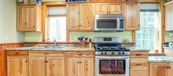 8 Private Acres: Little Mahoning Creek Cabin!