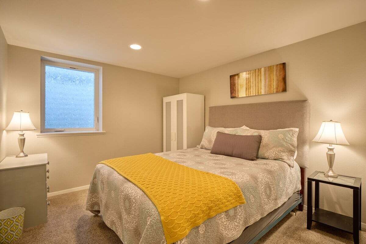 6 bedrooms, iron/ironing board, travel crib, free WiFi