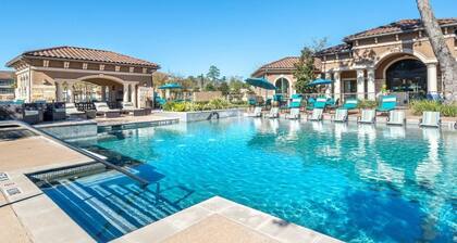 Landing Spectacular 1bd, Pool, Gym