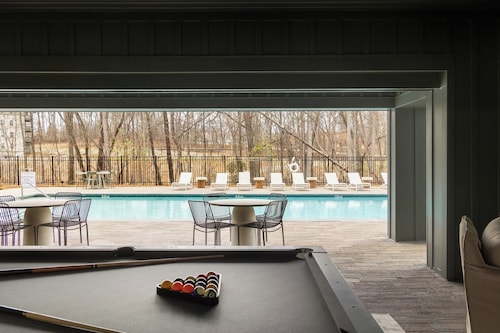 Landing Apartments - Oakwood