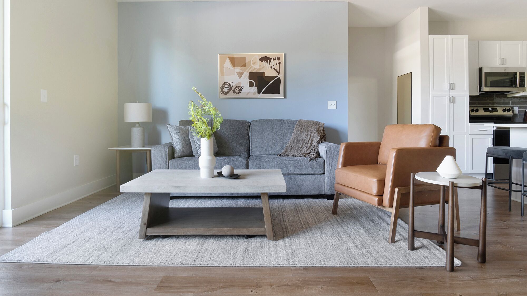 Appartement (2 Bedrooms) | Woonruimte | Een 50-inch televisie met digitale zenders en een tafeltennistafel