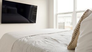 Apartment, 2 Bathrooms (2 Bedrooms) | 2 bedrooms, individually decorated, individually furnished